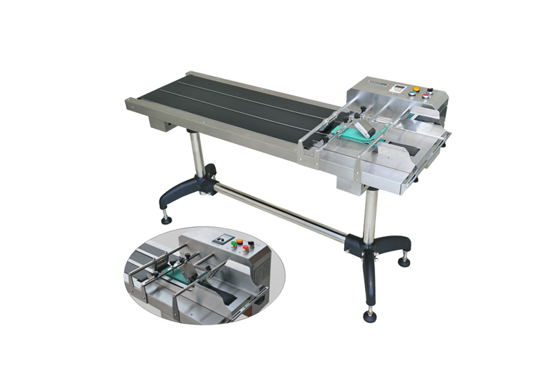 Automatic feeding conveyor